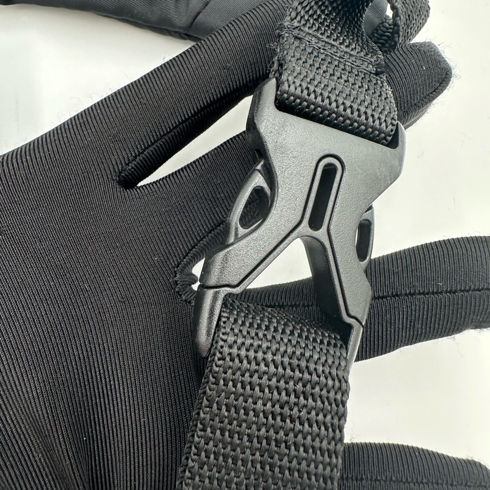 Adidas Black Belt Bag with Sporty Minimalist Design - Picture 5 of 8